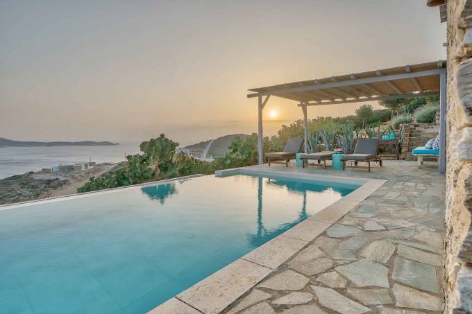 Antiparos luxury villa Carrie in Agios Georgios